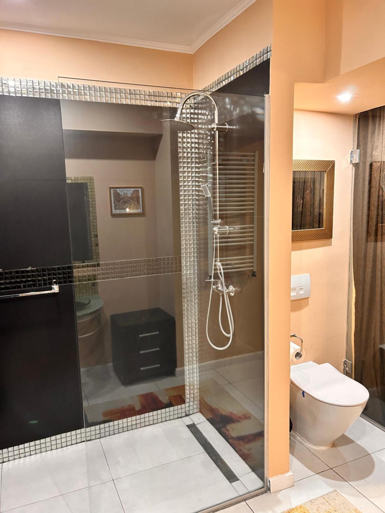 Persepolis Apartment Bukares Bagian luar foto
